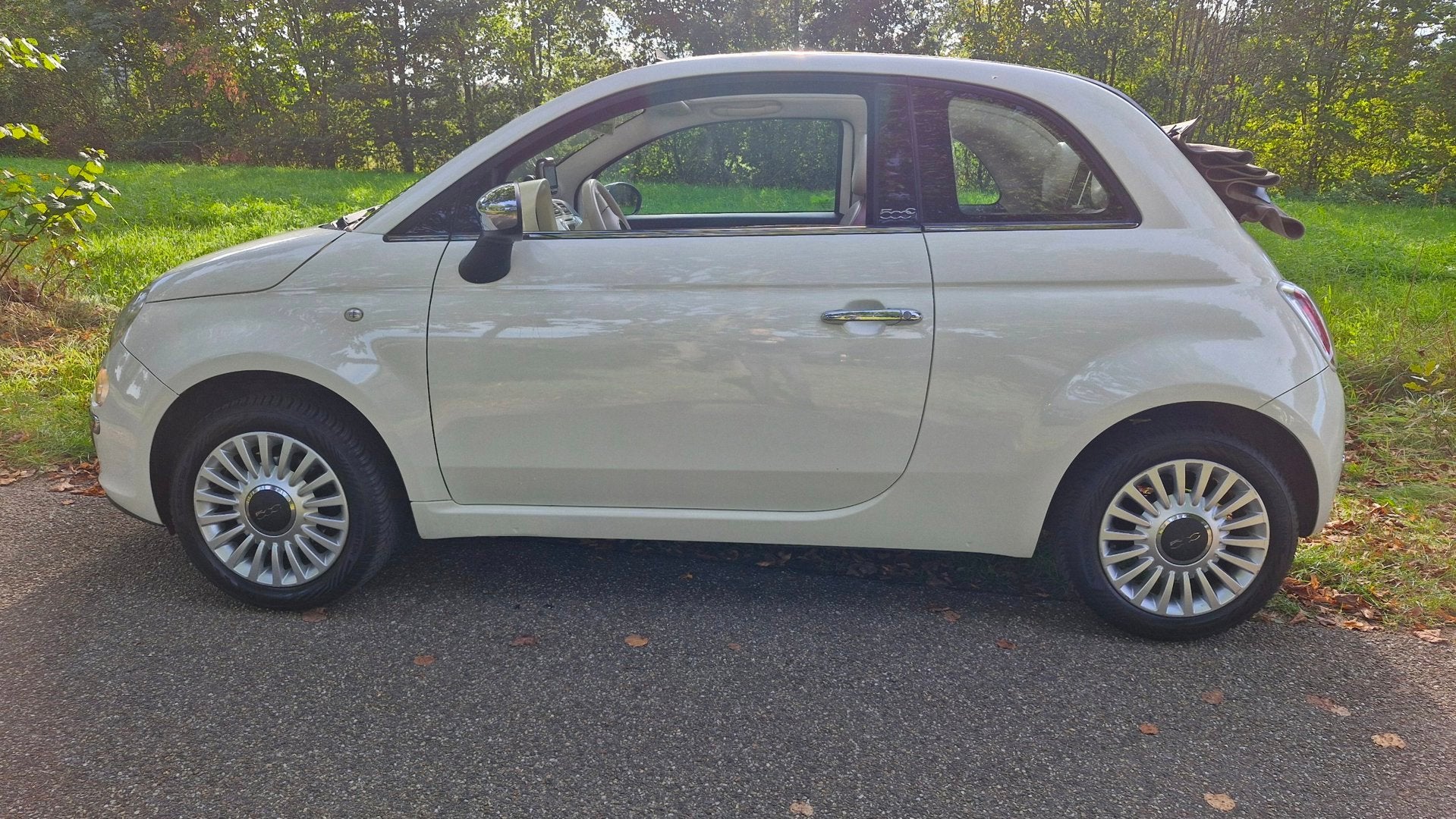 Fiat 500 0.9 TwinAir by Gucci Cabrio 86PK | Leder | PDC | To, Auto's, Euro 5, 86 pk, Gebruikt, 31 €/maand