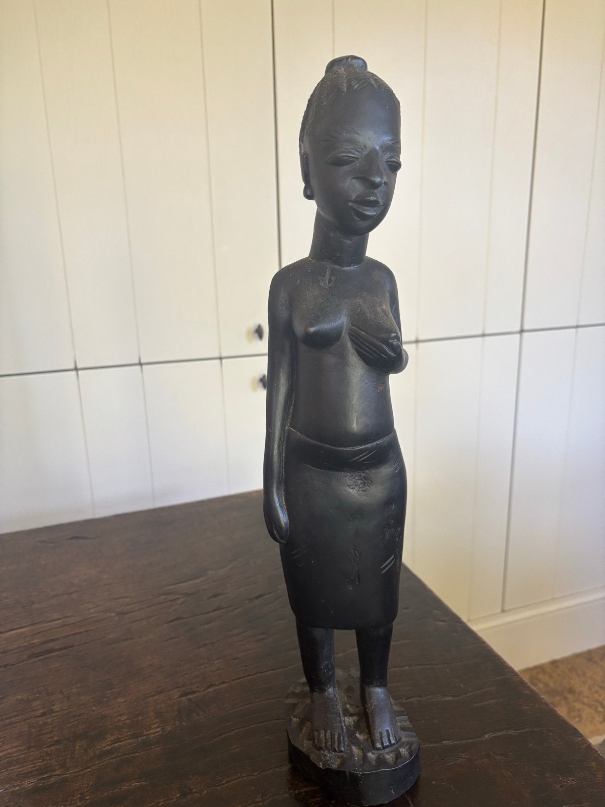 Vintage Afrikaans houten beeld van een vrouw, Verzenden, Handgemaakt, Beeld, Hout