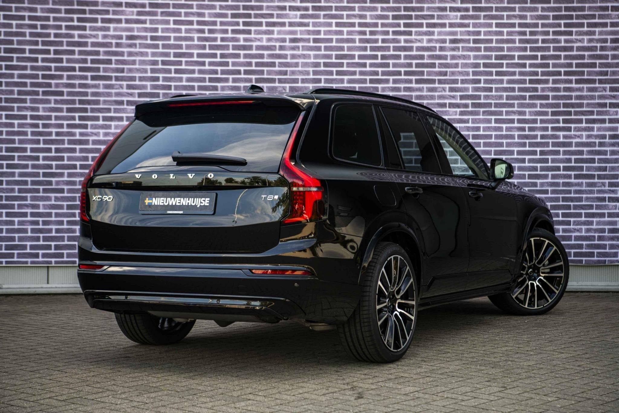 Volvo XC90 2.0 T8 Plug-in hybrid AWD Ultra Dark Exec. Ed. |, Auto's, Volvo, 12 maanden, Euro 6, 7 stoelen, Zwart