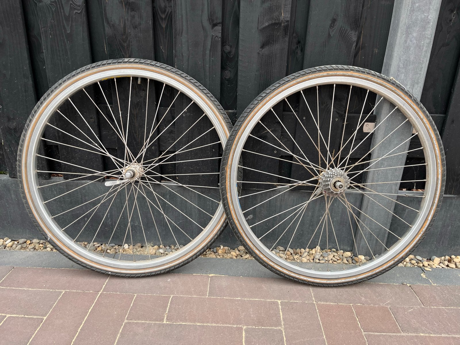Wielset met banden  26 inch, Fietsen en Brommers, Fietsonderdelen, Gebruikt, Aluminium, Stadsfiets, Ophalen