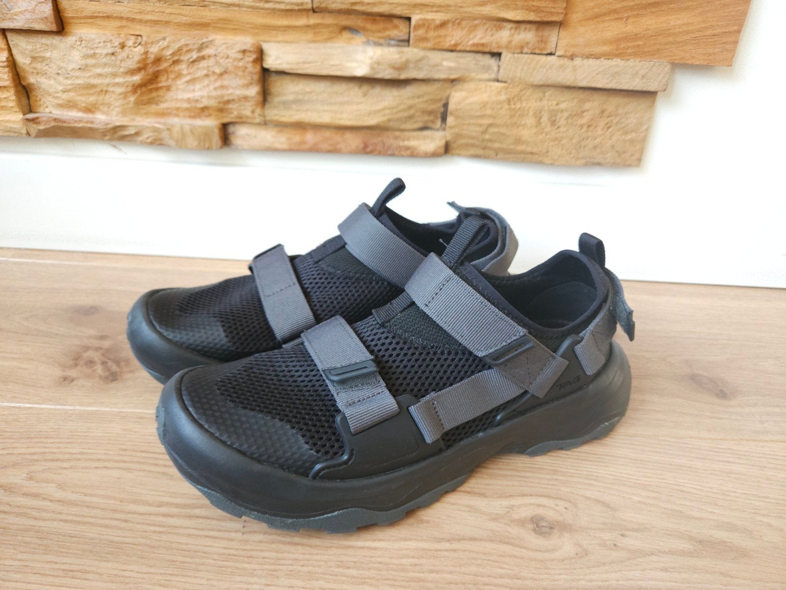 Teva maat 43 Outflow Universal waterschoenen zwart ZGAN!!!, Sandalen, Zwart, Zo goed als nieuw, Ophalen of Verzenden