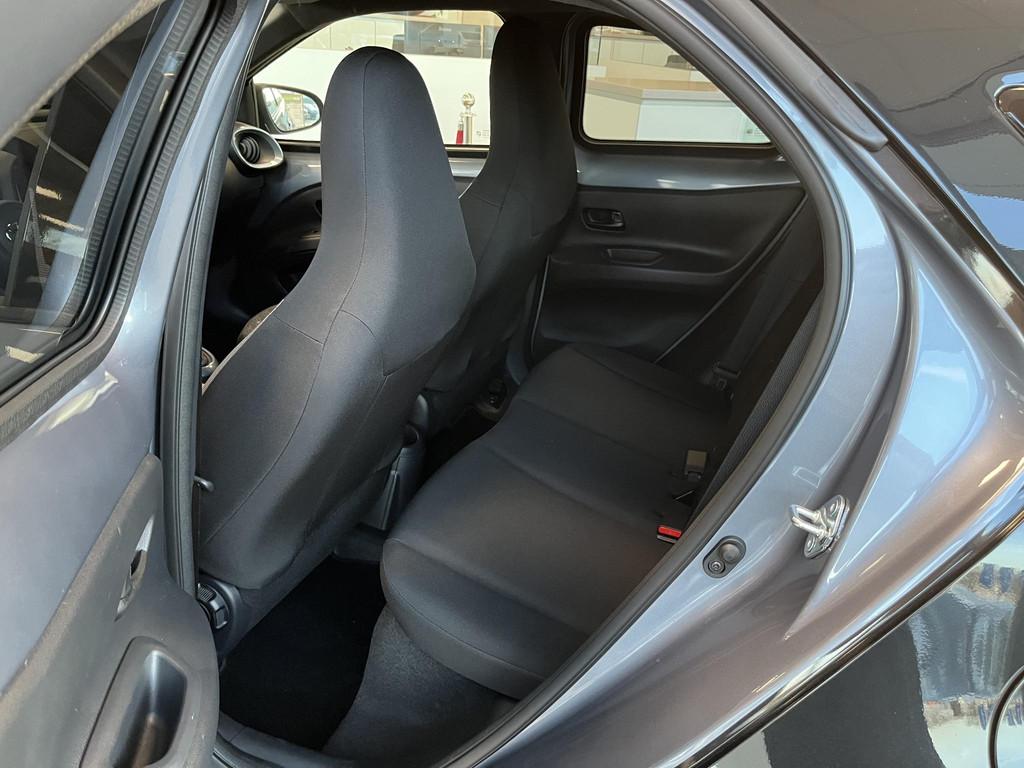 Toyota Aygo X 1.0 VVT-i MT Pulse Nieuw | Celestite Grey/zwar, Stof, Gebruikt, Euro 6, 4 stoelen