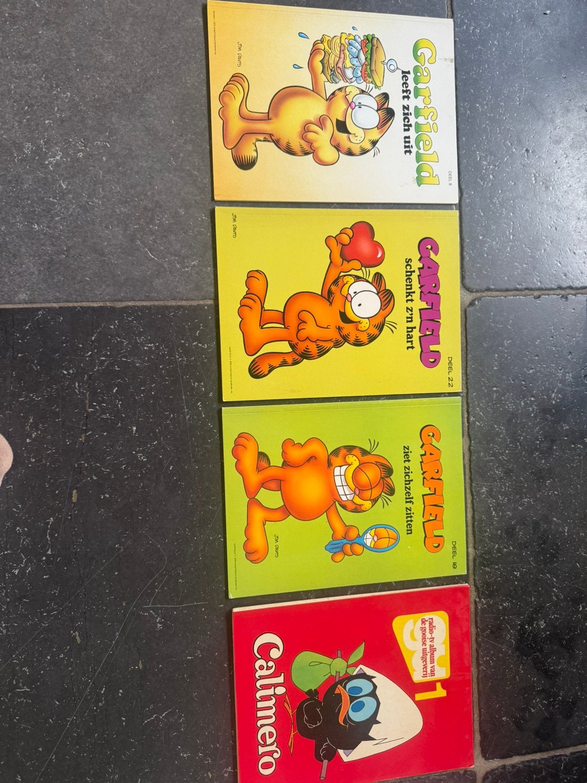 Garfield stripboeken en calimero, flintsstones, Boeken, Meerdere stripboeken, Ophalen of Verzenden, Gelezen