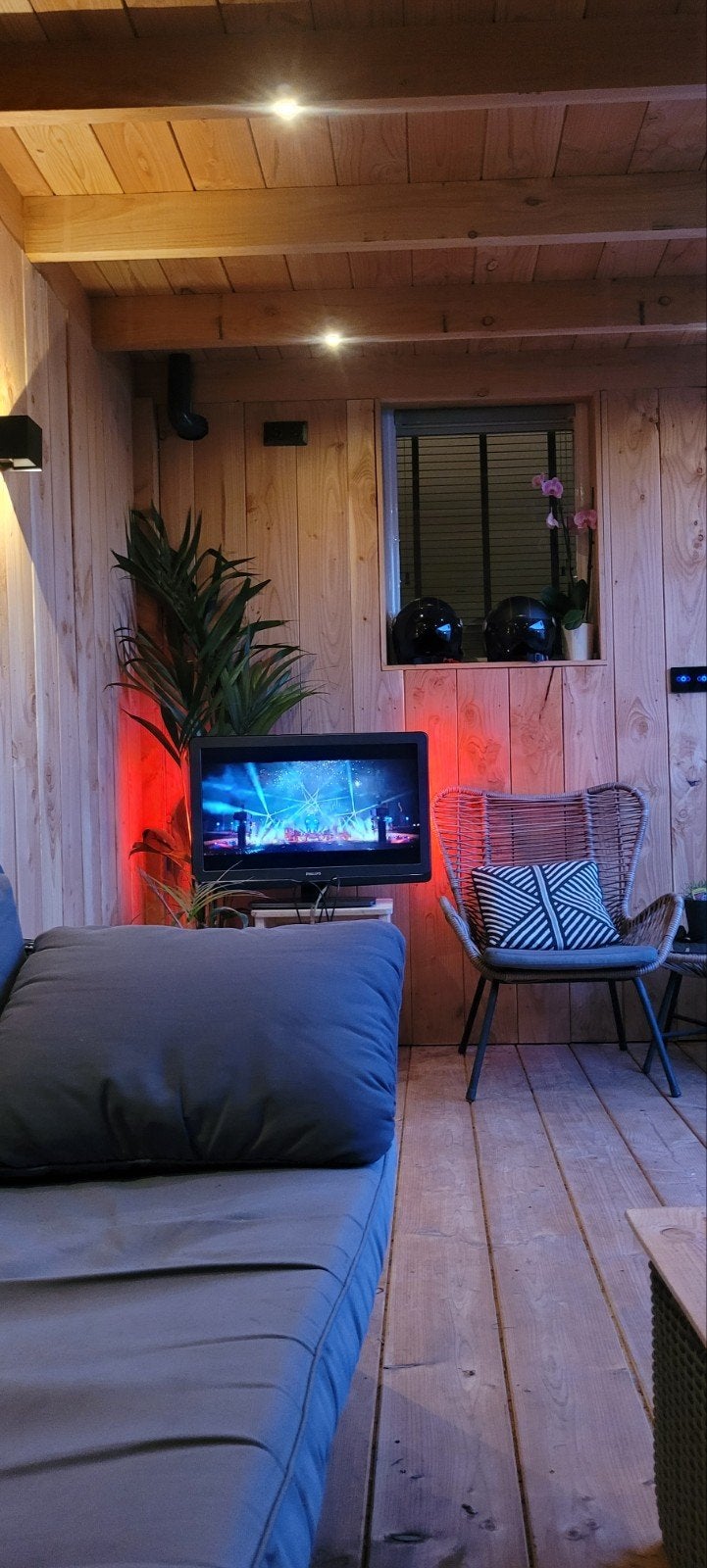 Philips ambilight 32 inch tv, Philips, Gebruikt, 50 Hz, Ophalen of Verzenden