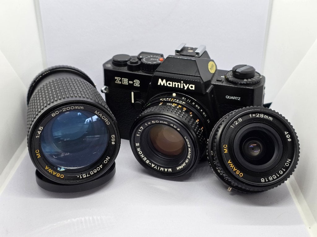 Vintage analoge camera set - Mamiya ZE2 met drie lenzen, Ophalen of Verzenden, Gebruikt, Spiegelreflex, Overige Merken