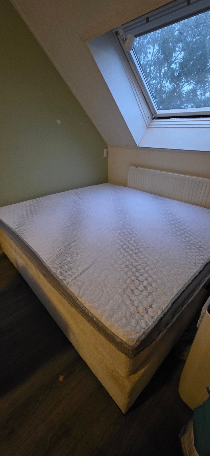 Zo goed als nieuwe boxspring 180x200 zonder hoofdbord, Ophalen, Beige, Tweepersoons, Zo goed als nieuw