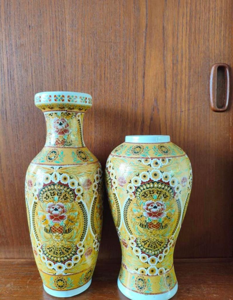 2 aardewerk vazen in Satsuma stijl jaren 70 a 80, Ophalen
