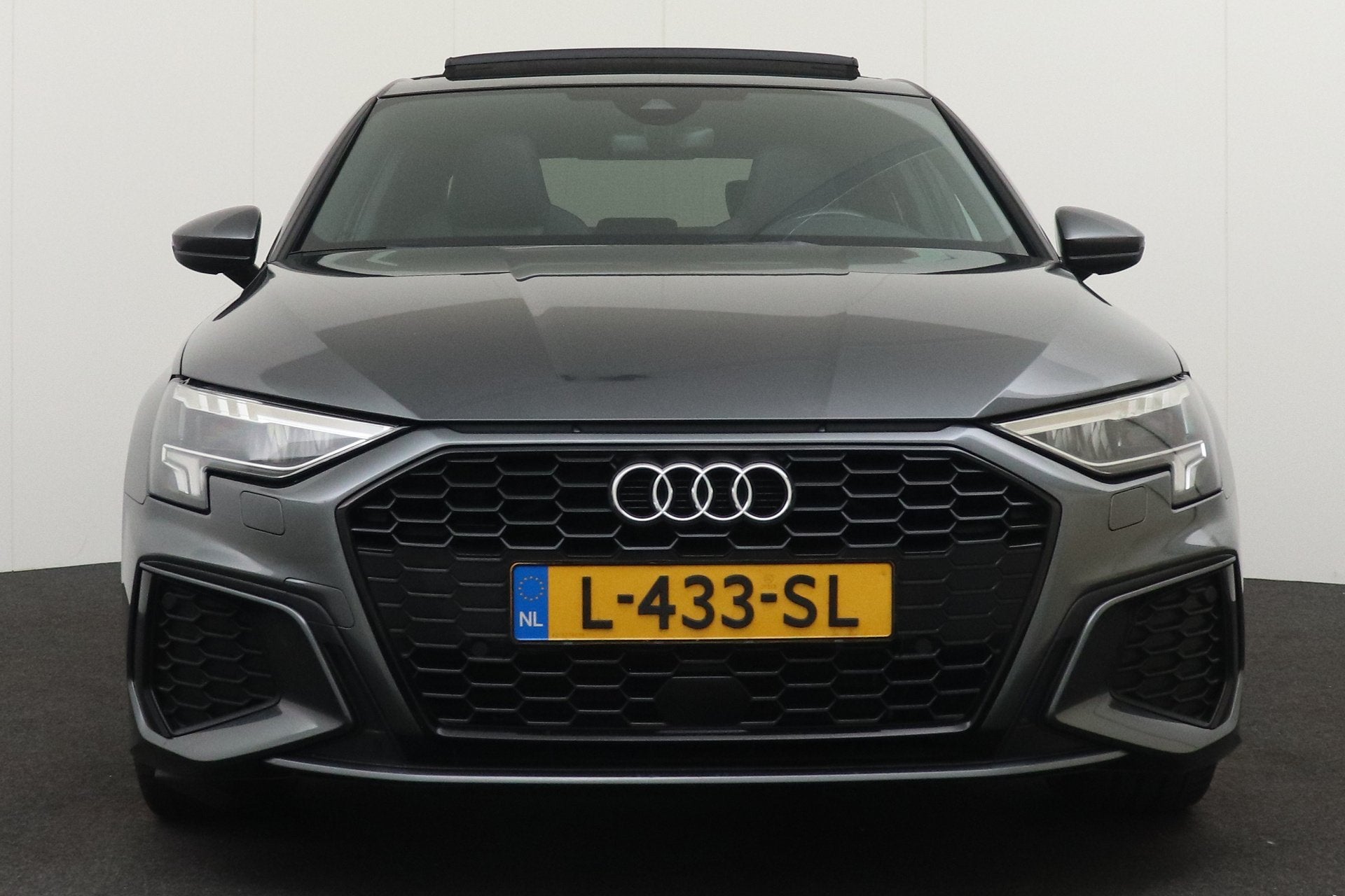 Audi A3 Limousine 35 150 PK Aut. TFSI Compentition S-Line Pa, Auto's, Dealer onderhouden, 4 cilinders, 150 pk, Leder en Stof