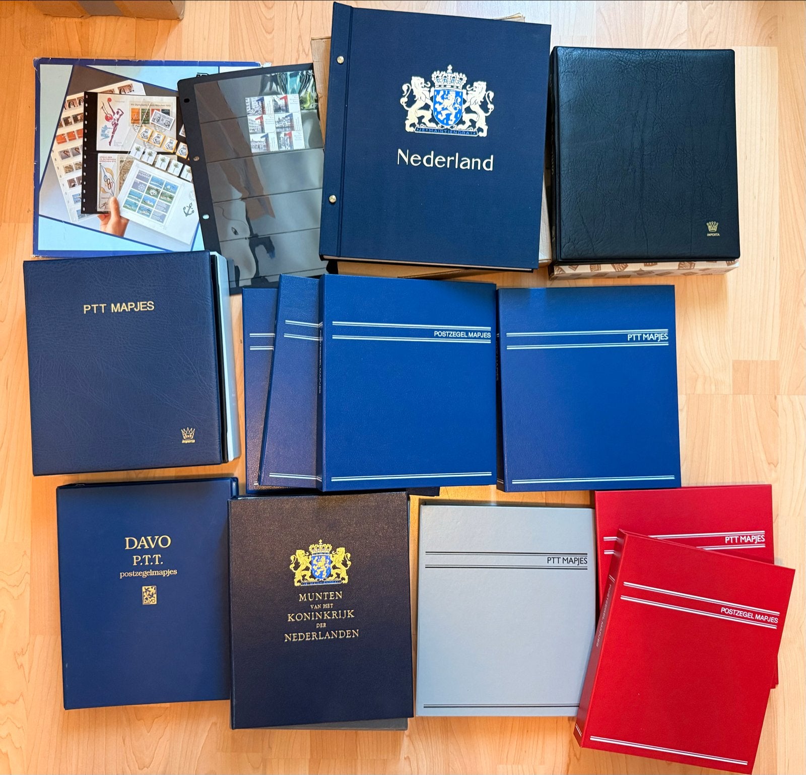 PTT postzegelmappen - 12 stuks, Postzegels en Munten, Postzegels | Nederland, Ophalen of Verzenden