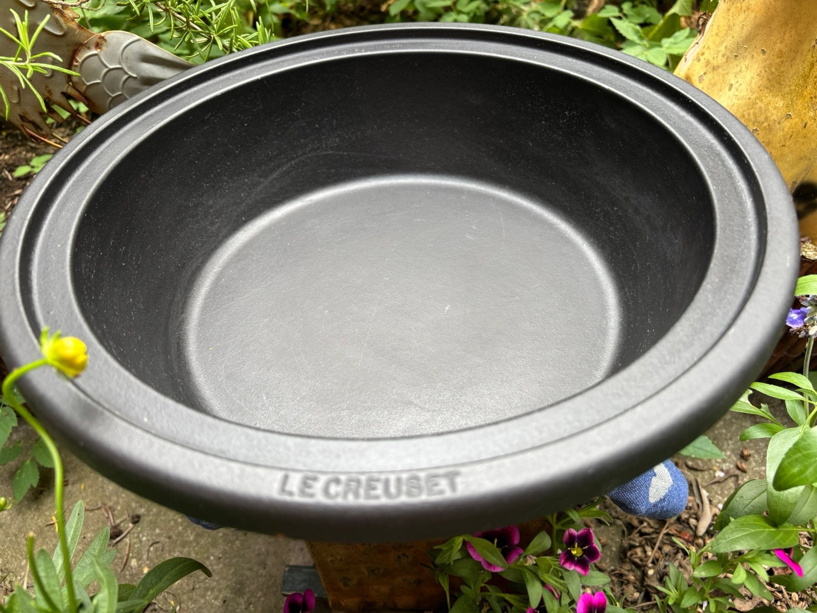Le Creuset grote gietijzeren Tajine schaal 31 cm, Gebruikt, Le Creuset, Ophalen of Verzenden, Braadpan