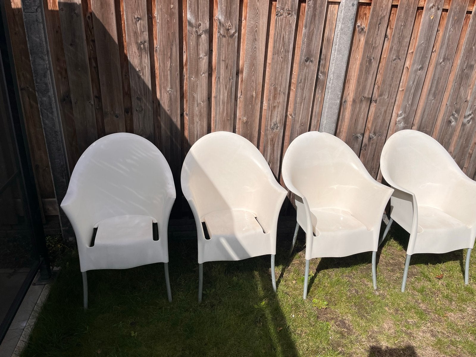 4x Witte kunststof design tuinstoelen, stapelbaar, Huis en Inrichting, Stoelen, Ophalen, Kunststof, Gebruikt, Wit