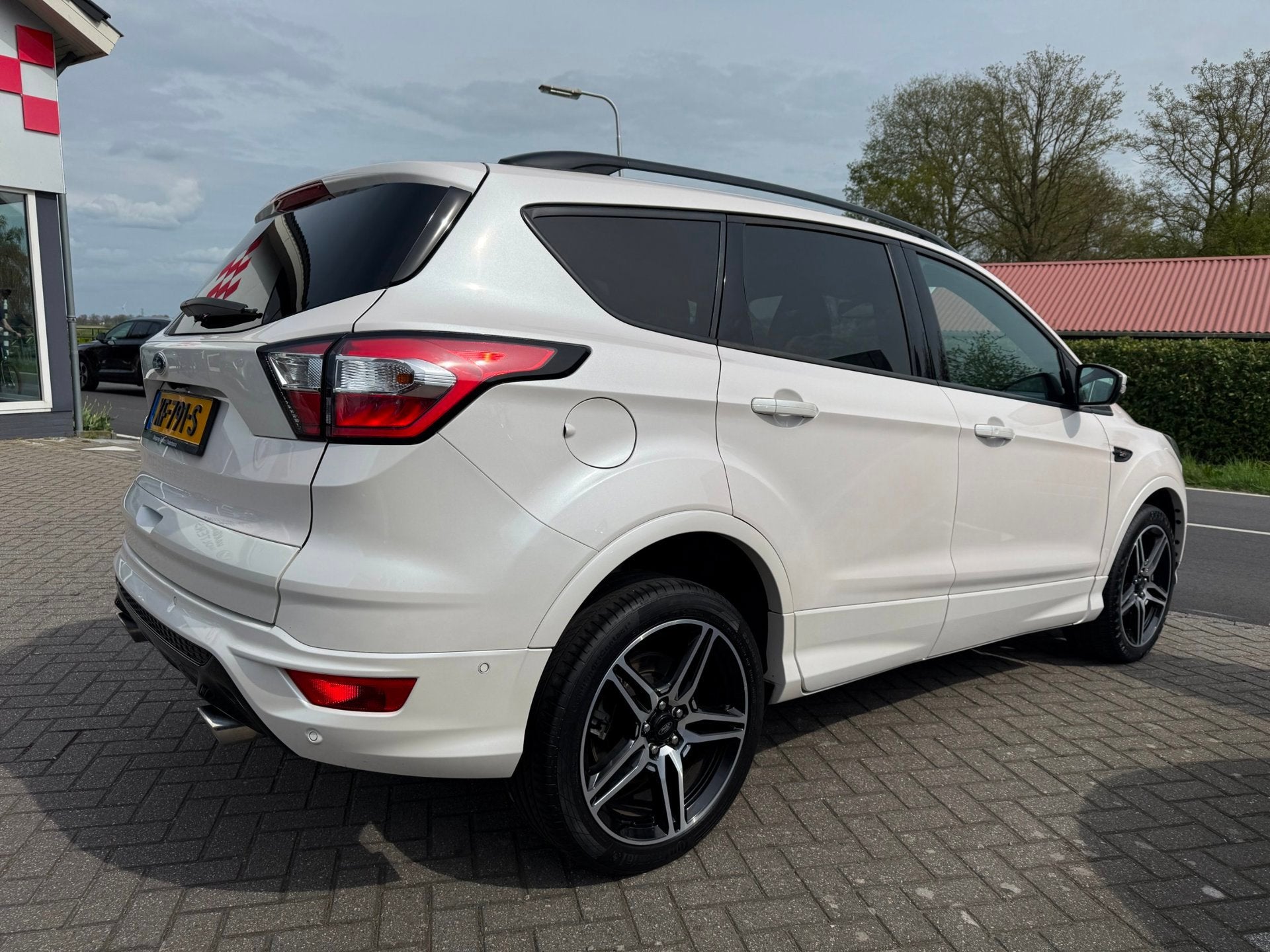 Ford Kuga 1.5 EcoBoost ST Line RIJKLAARPRIJS!, Auto's, Voorwielaandrijving, 4 cilinders, Parkeerassistent, Alcantara