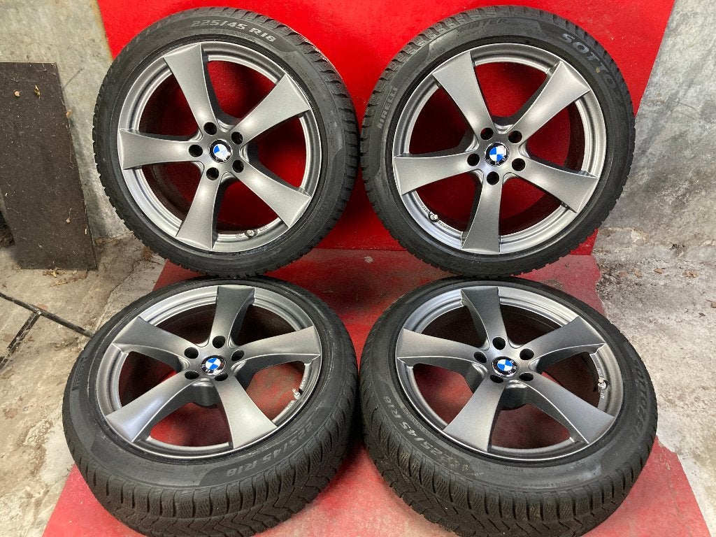 Winterbanden BMW 3 Serie 225/45R18 Pirelli, Auto-onderdelen, 18 inch, Gebruikt, ., Banden en Velgen