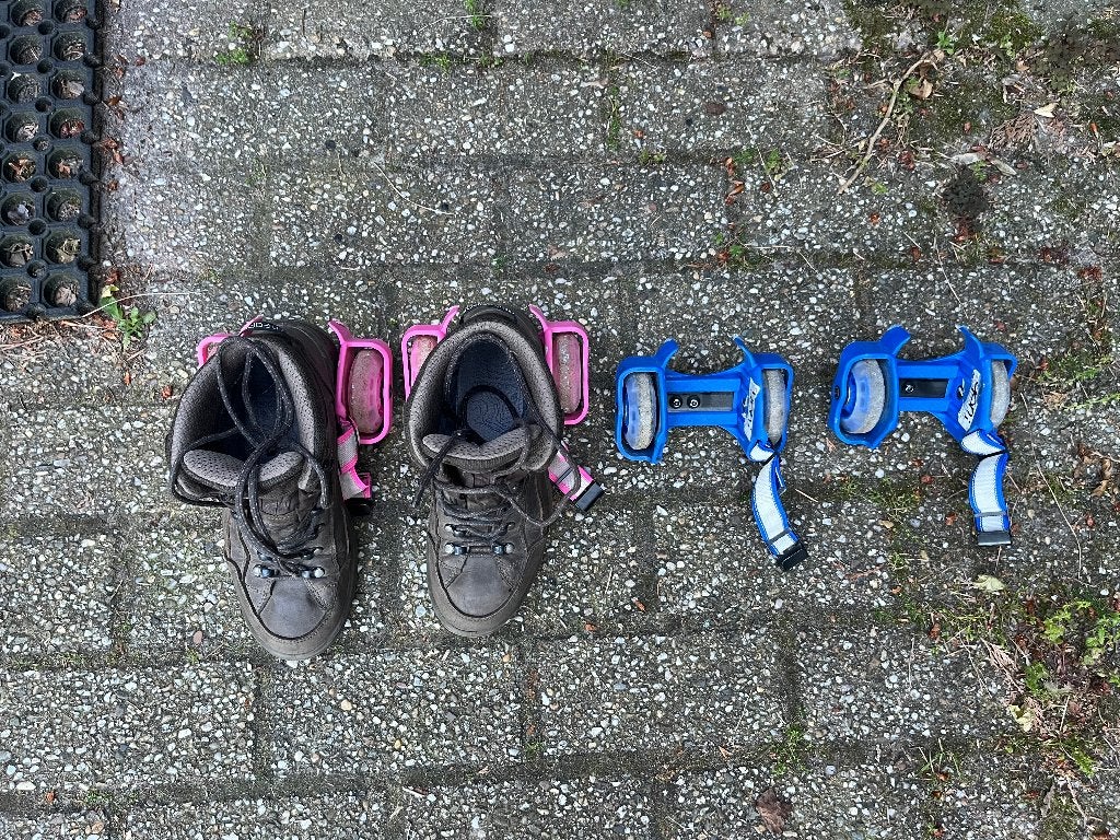 Heelys, 2 paar: roze en blauwe, Kinderen en Baby's, Speelgoed | Buiten | Rolschaatsen, Ophalen, Verstelbaar, Gebruikt, Kinderen