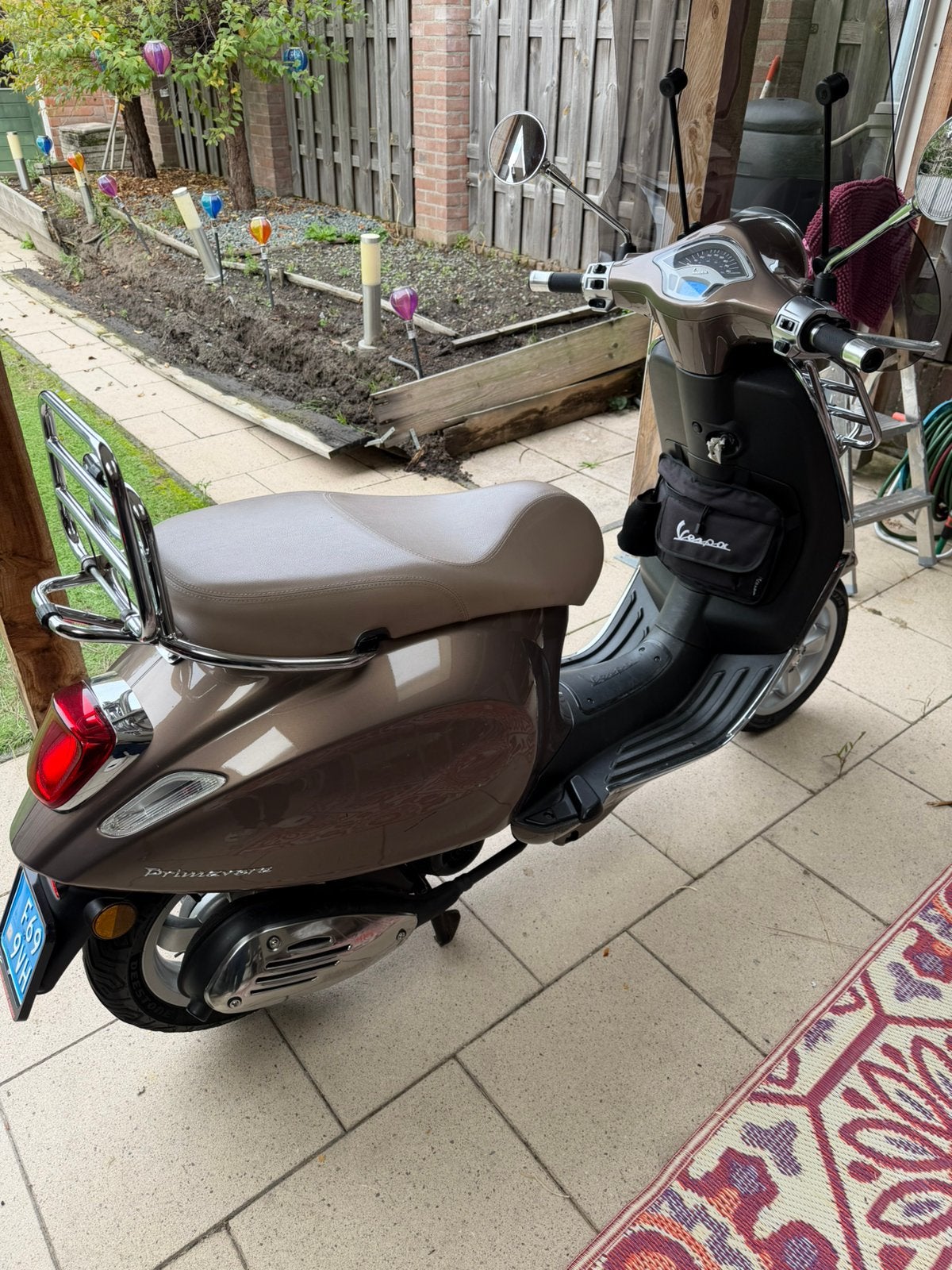 Vespa Primavera 2016 blauw kenteken, Fietsen en Brommers, Ophalen, Zo goed als nieuw, Benzine, Vespa