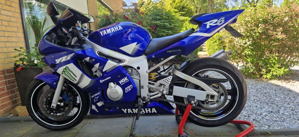 Yamaha YZF R6, Sportuitlaat, 4 cilinders, Super Sport, Particulier