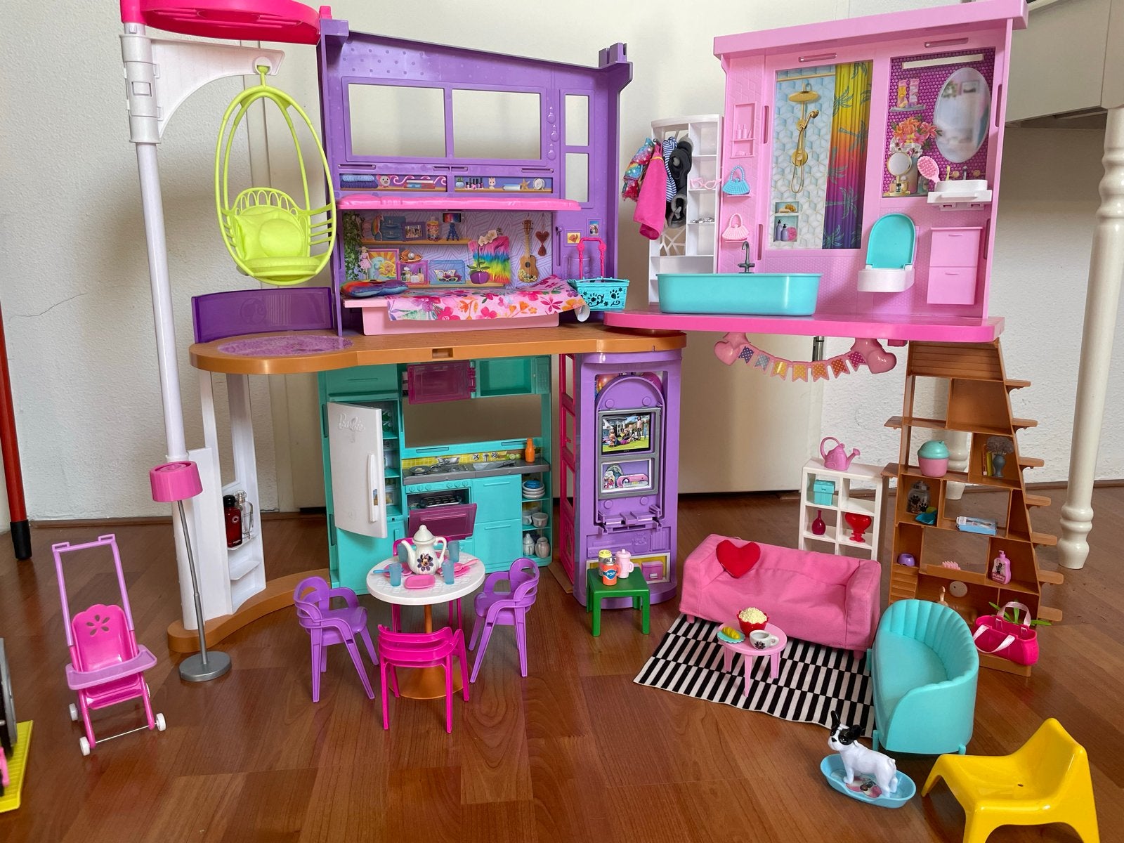 Barbie Droomhuis met veel accessoires en 2 poppen, Ophalen, Zo goed als nieuw, Barbie