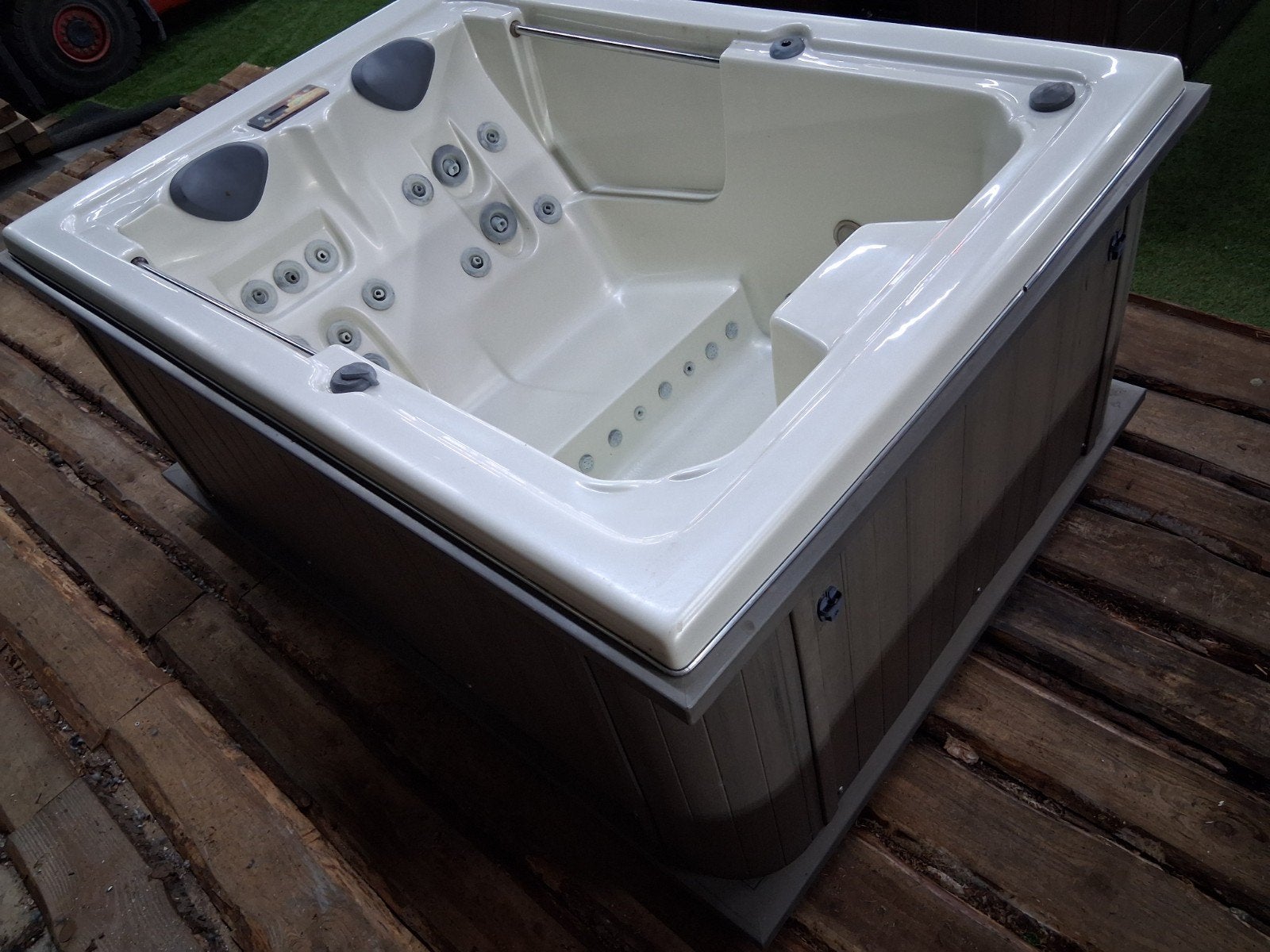 Balboa 2 persoons jacuzzi compacte spa + bezorging&garantie, Tuin en Terras, Bubbelbaden en Hottubs, Ophalen of Verzenden, Gebruikt