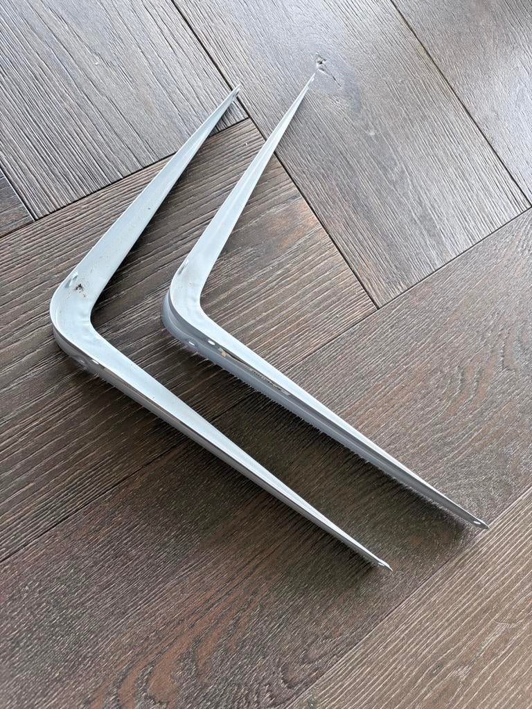 2 grijze planksteunen, Ophalen of Verzenden, Gebruikt