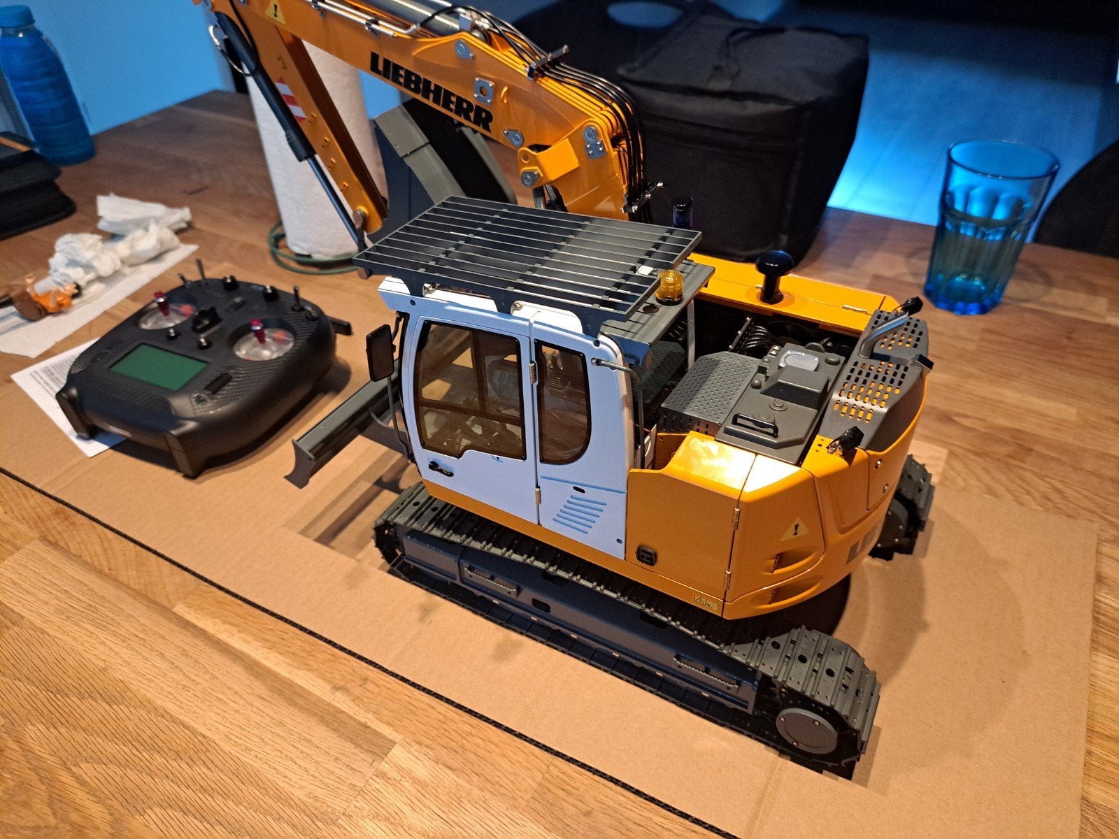 Liebherr 914 Compact RC flysky ST8, Ophalen, Zo goed als nieuw