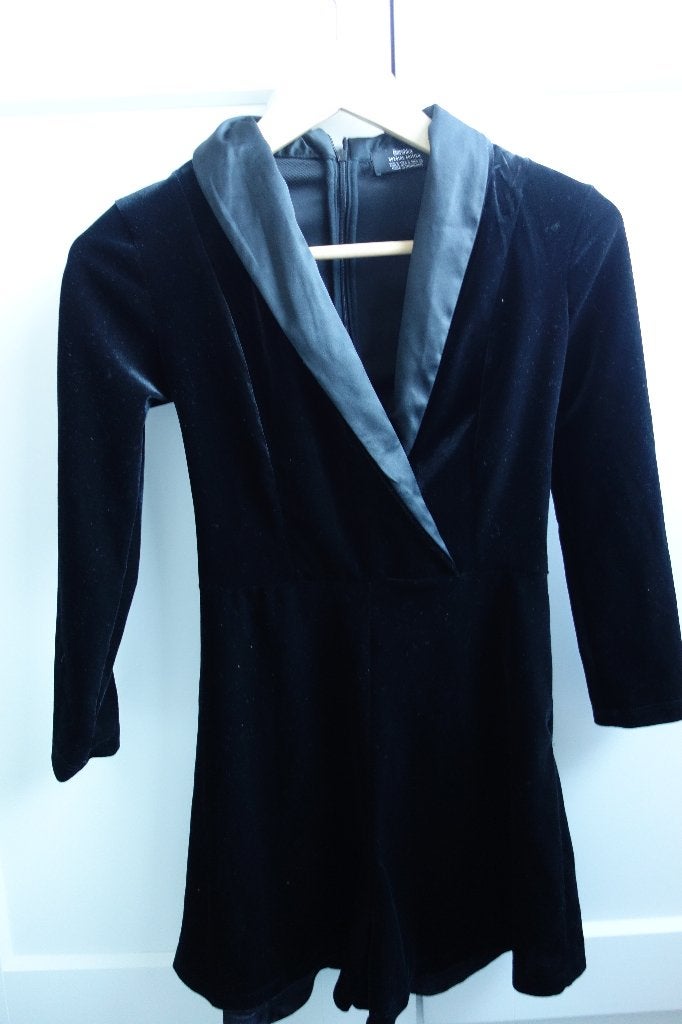 Nieuwe zwarte velvet playsuit van bershka maat S, Kleding | Dames, Zwart, Nieuw, Maat 36 (S), Bershka