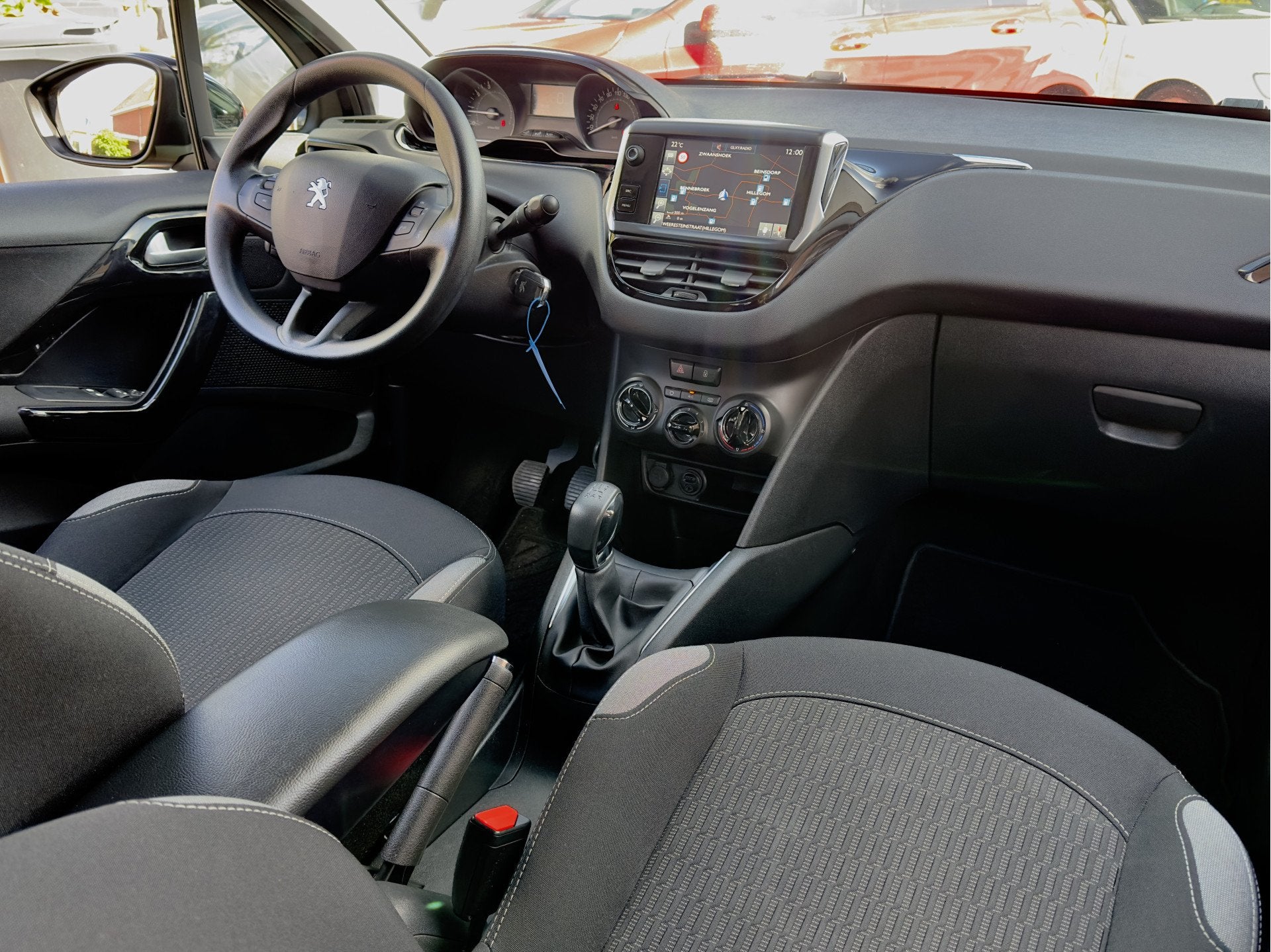 Peugeot 208 1.2 BLUE LION NAVI APPLE-CARPLAY AIRCO LED LMV P, Auto's, Peugeot, Voorwielaandrijving, Gebruikt, Euro 6, 1199 cc