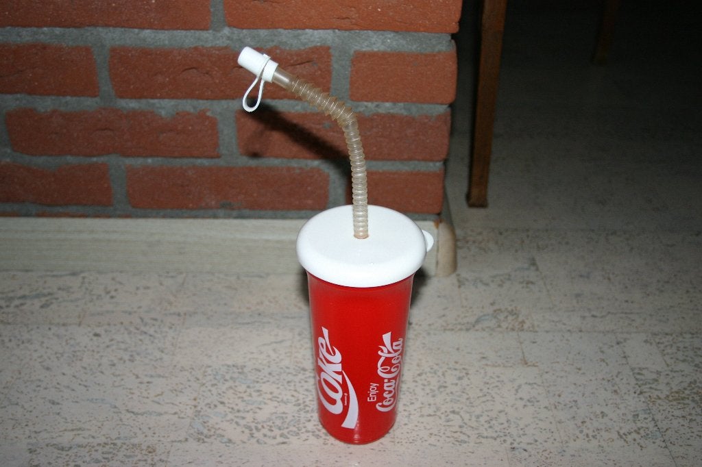 Coca Cola beker met buigbaar rietje en deksel, Ophalen of Verzenden, Nieuw, Gebruiksvoorwerp