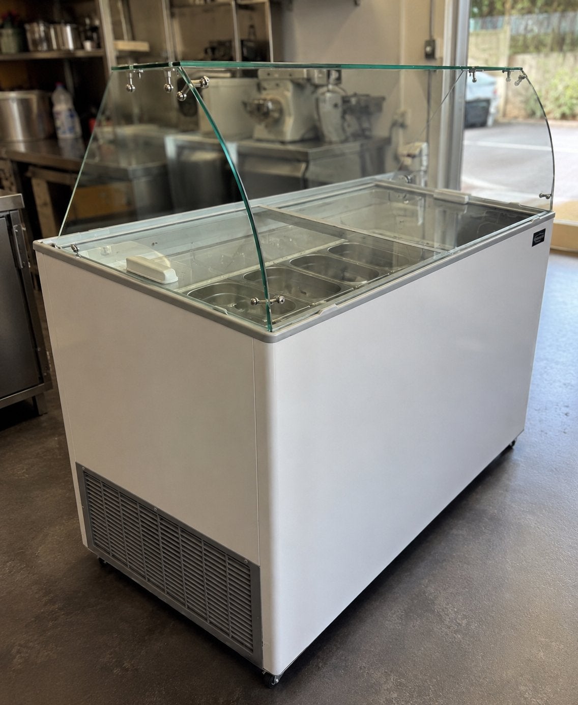 Combisteel Schepijsvitrine–231L - 6 Bakken – Perfect Werkend, Ophalen, 200 liter of meer, 60 cm of meer, Met aparte vriezer
