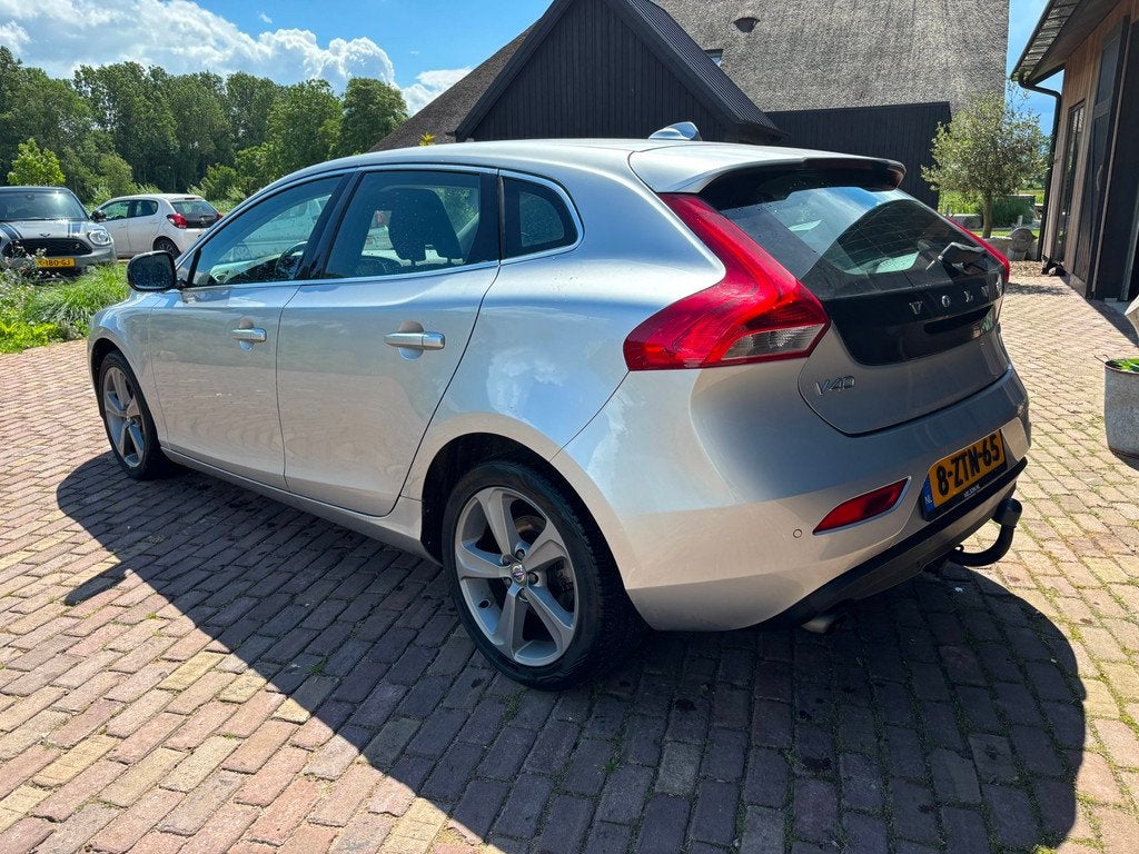 Volvo V40 1.6 T2 Momentum, Auto's, Volvo, Voorwielaandrijving, Stof, Zwart, 4 cilinders