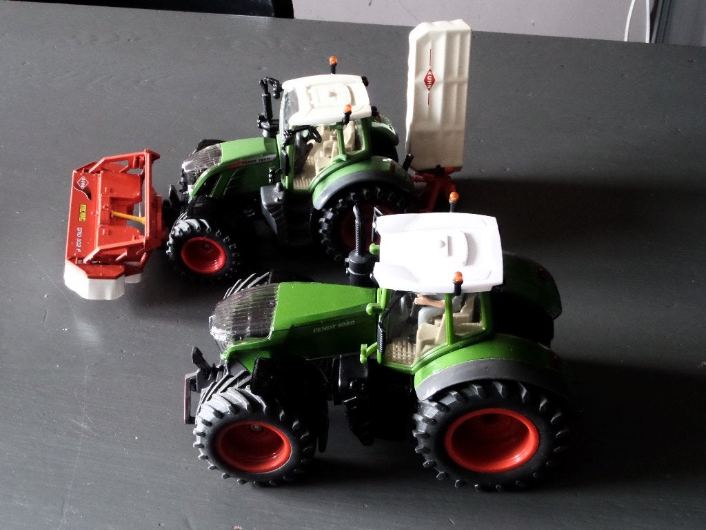 Siku Fendt 1050 en 724 met kuhn, Hobby en Vrije tijd, Modelauto's | 1:32, Ophalen of Verzenden, Zo goed als nieuw, Tractor of Landbouw