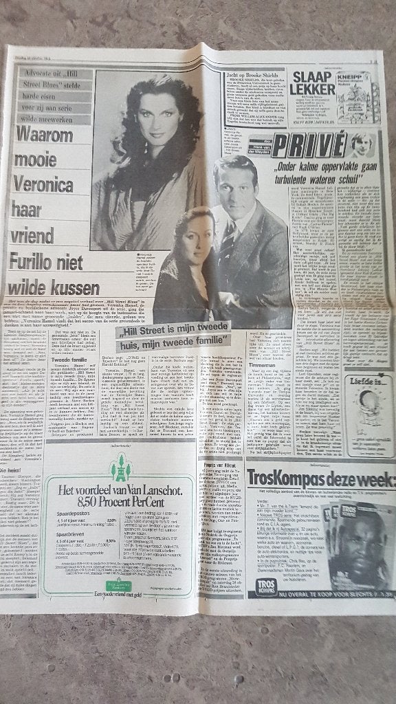 Artikel Veronica Hamel uit Hill Street Blues (1983), Verzamelen, Ophalen of Verzenden, 1980 tot heden, Knipsel(s)