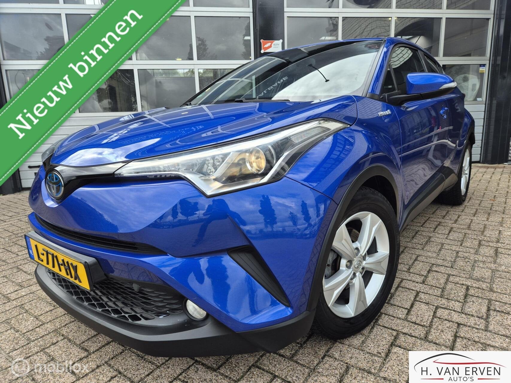 Toyota C-HR 1.8 Hybrid Premium NAVI CAMERA 17" ADAPTIVE, Auto's, Dealer onderhouden, 725 kg, 4 cilinders, Blauw