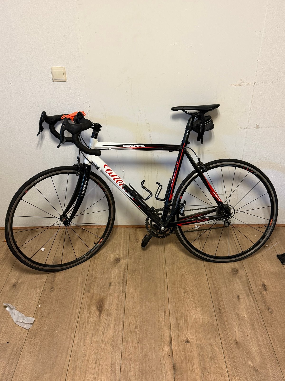 Wilier Escape racefiets - Zwart/Wit/Rood, 28 inch, Gebruikt, Aluminium, Meer dan 20 versnellingen