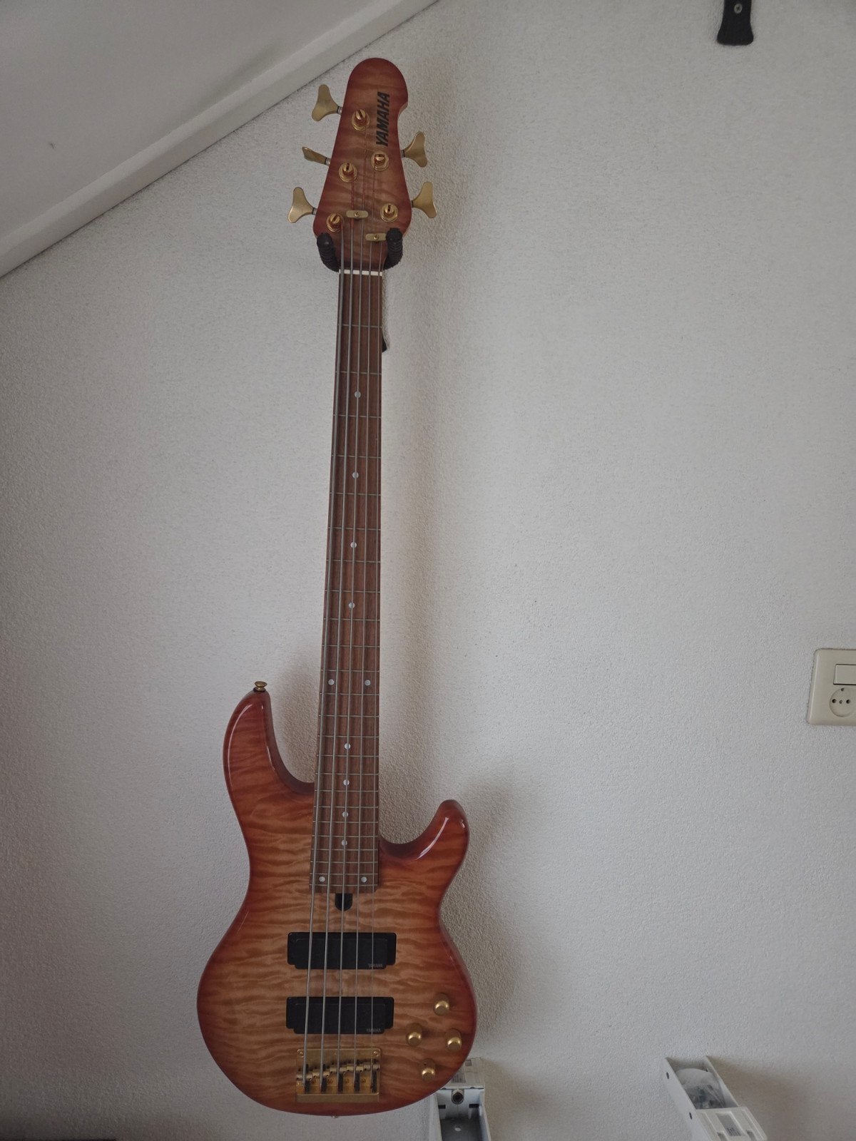 Yamaha 5-snarige elektrische basgitaar, Muziek en Instrumenten, Snaarinstrumenten | Gitaren | Bas, Ophalen, Gebruikt, Elektrisch