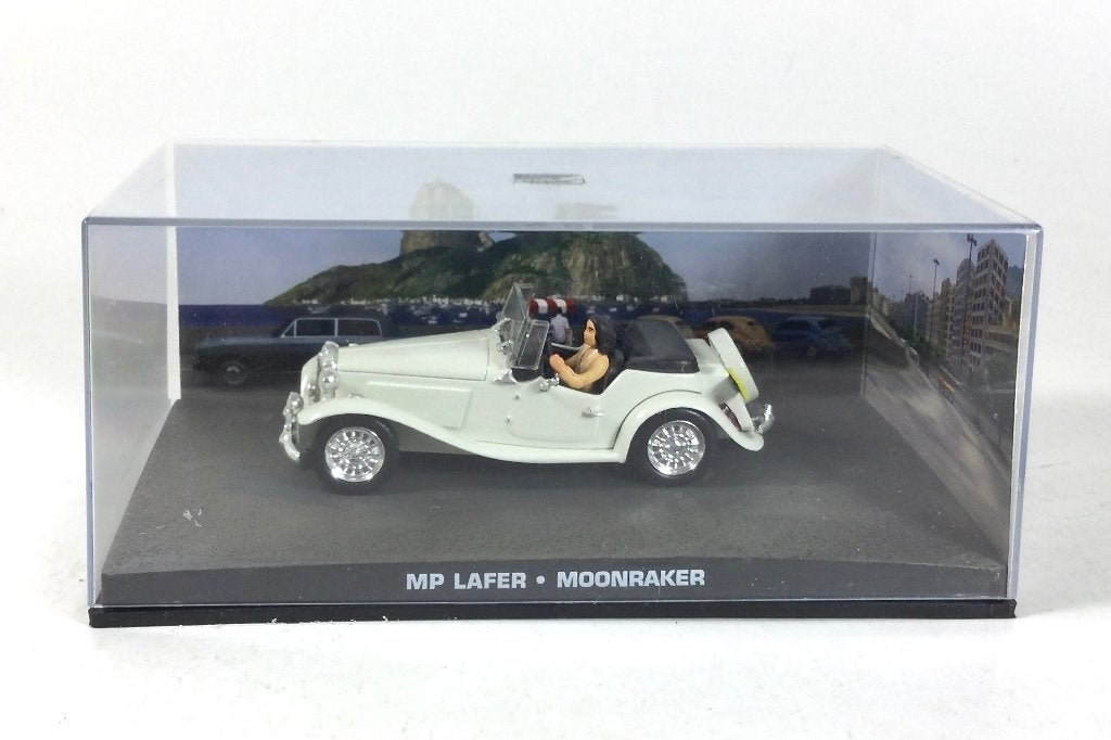 Universal Hobbies 1:43 MP Lafer MG James Bond Diecast m/blad, Ophalen of Verzenden, Zo goed als nieuw, Auto, Universal Hobbies