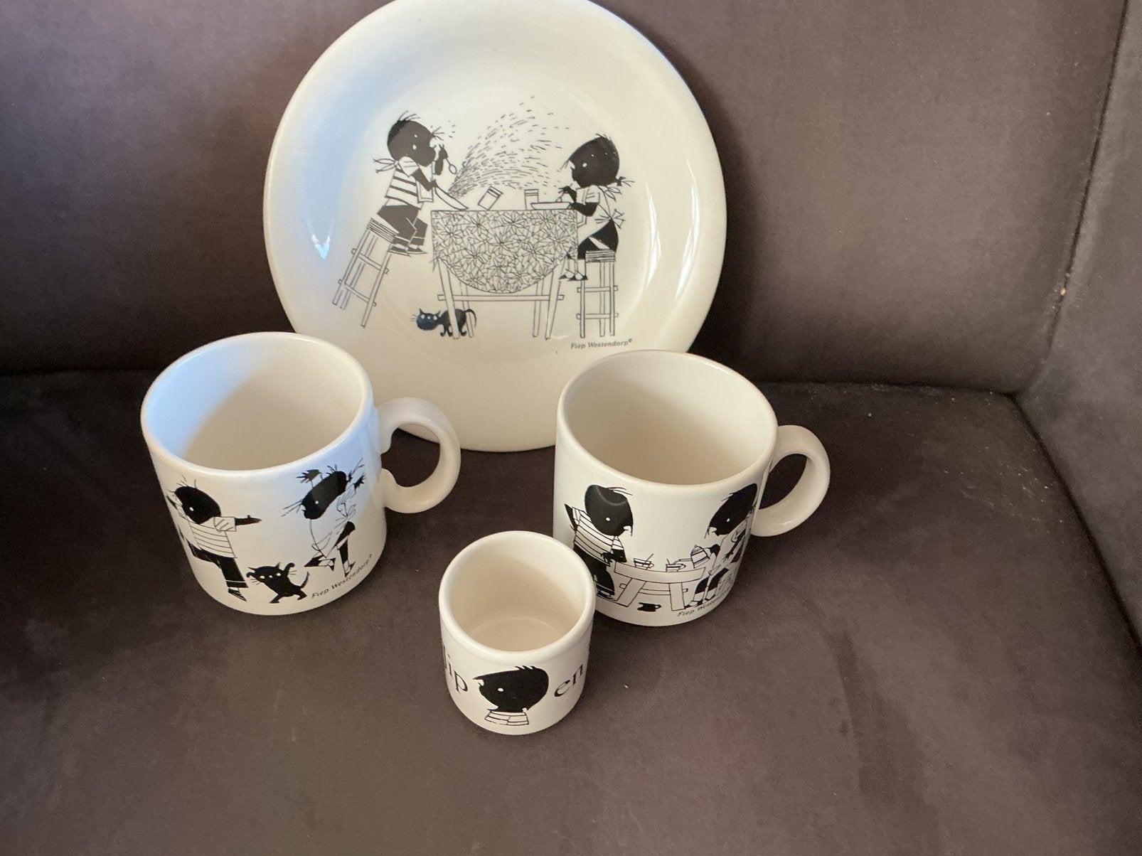 Set servies Jip en Janneke Bord, 2 bekers, 1 eierdopje, Ophalen, Zo goed als nieuw, Bord(en), Overige stijlen