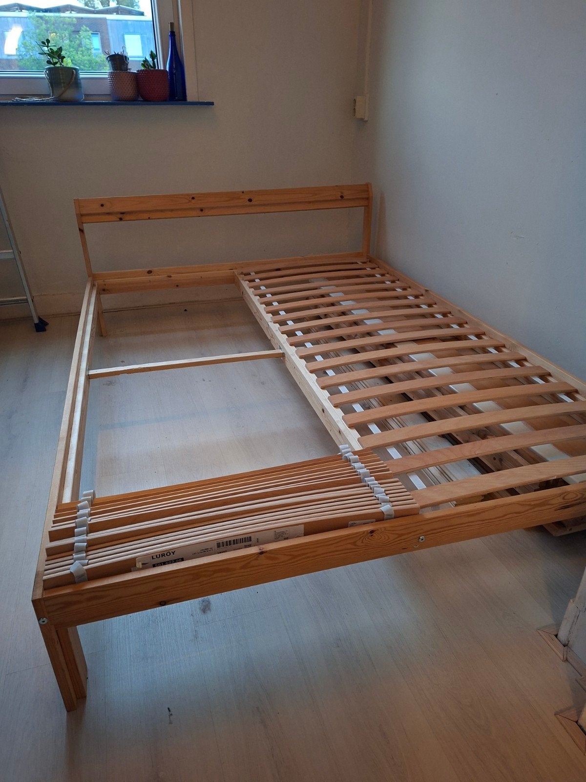 IKEA houten bed met Luröy lattenbodem (tweemaal 70x200 cm), Huis en Inrichting, Slaapkamer | Bedden, Ophalen, Gebruikt, Overige kleuren