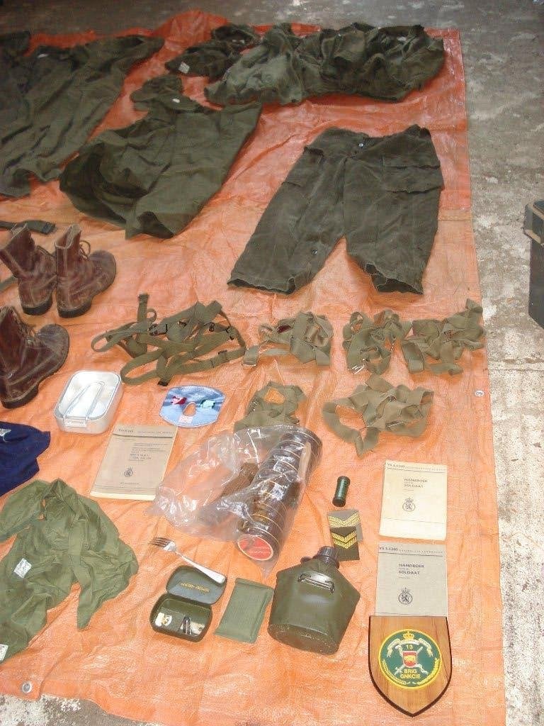 legerkleding VEEL  maat  persoon 190  Lang inc pistoolkoppel, Verzamelen, Militaria | Algemeen, Ophalen, Landmacht, Nederland