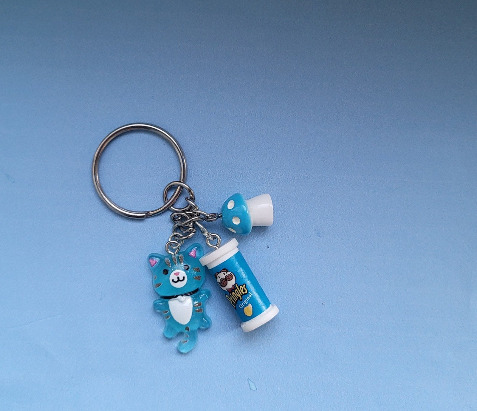 Leuke handmade sleutelhanger met katje en Pringles, Verzamelen, Ophalen of Verzenden