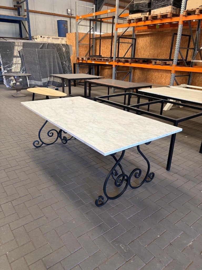 Marmeren tafel - metalen onderstel – 220 x 110 cm, Tuin en Terras, Ophalen, Zo goed als nieuw, Rechthoekig, Metaal