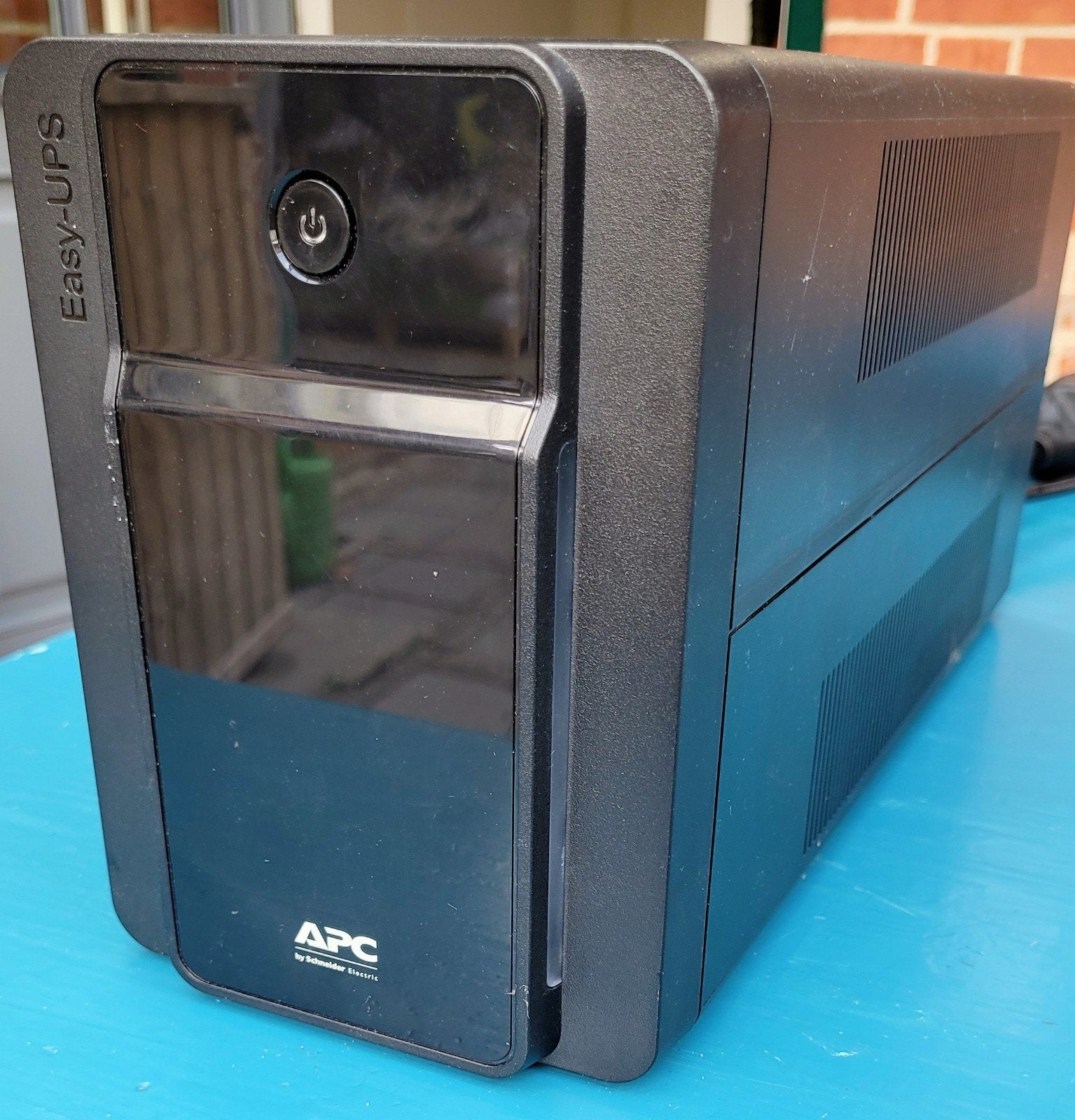 APC EasyUPS BVX2200LI - 1200W UPS met recente accu, Ophalen