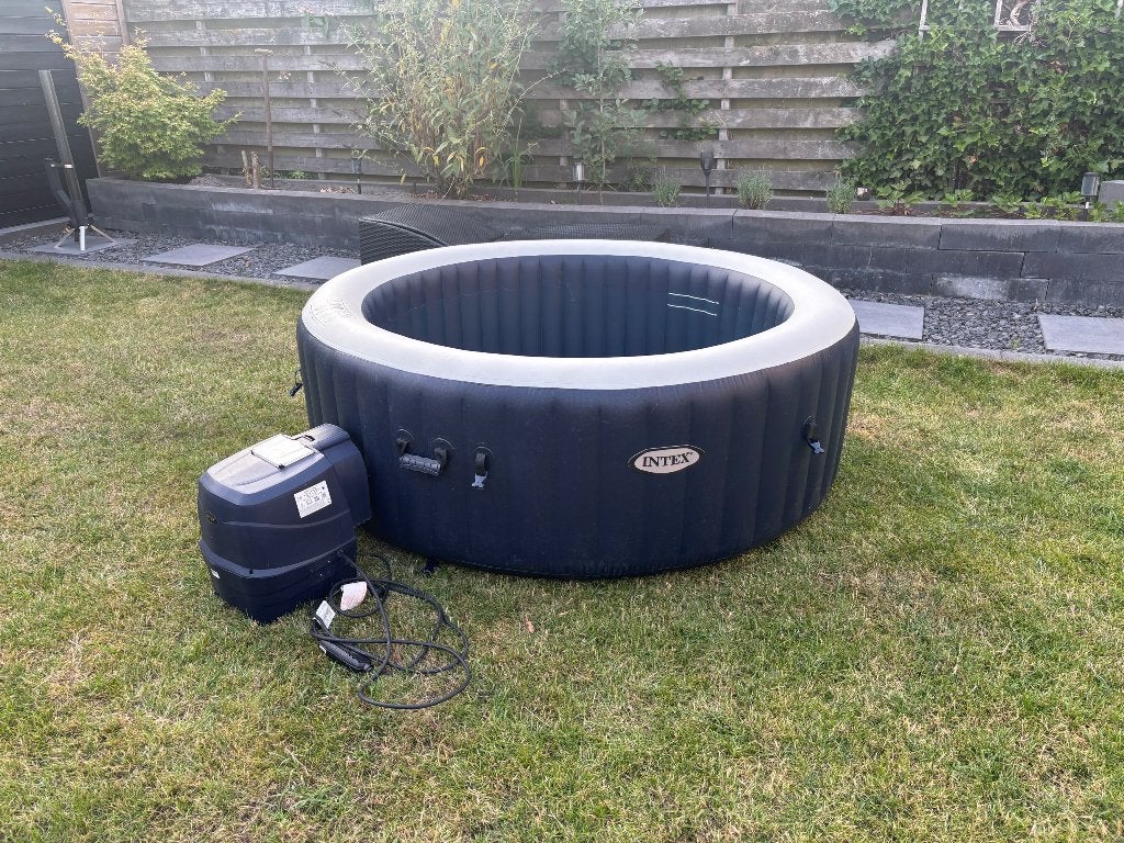 Intex PureSpa opblaasbare jacuzzi met afdekzeil, Tuin en Terras, Bubbelbaden en Hottubs, Ophalen, Gebruikt, Filter, Opblaasbaar