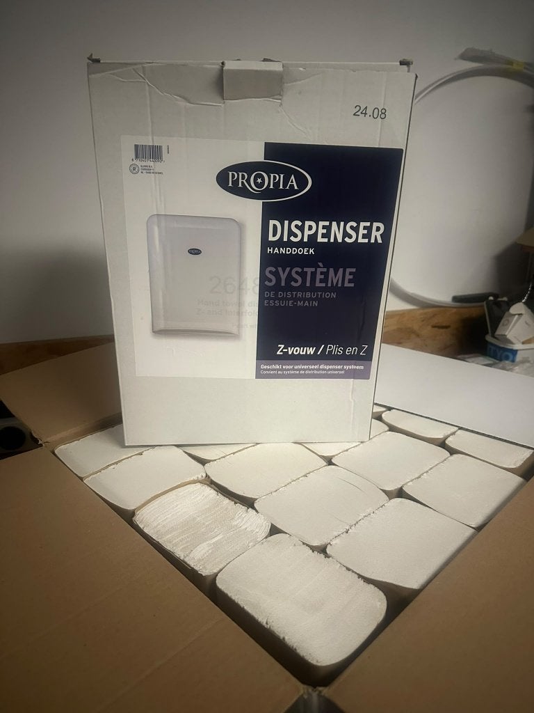 Propia handdoek dispenser incl 17x papier z-vouw handdoekjes, Huis en Inrichting, Schoonmaakartikelen, Ophalen of Verzenden, Overige typen