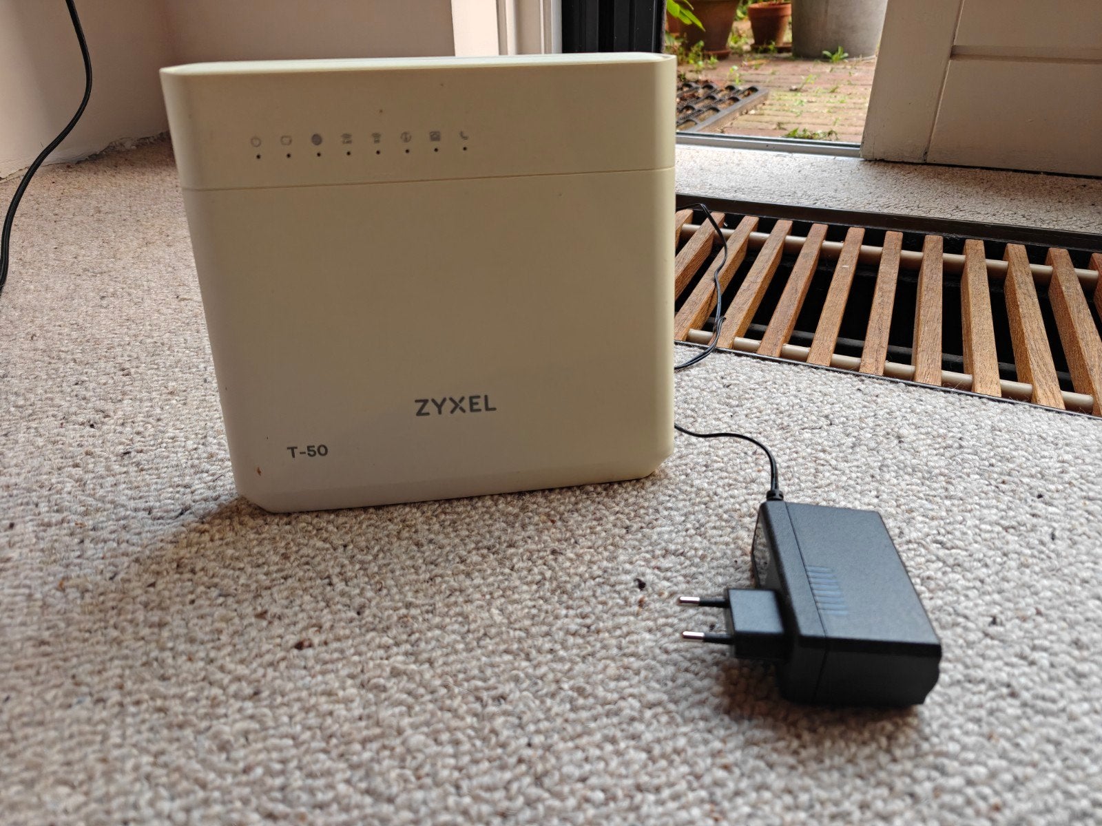 Zyxel T-50 Router met modem, Computers en Software, Ophalen of Verzenden, Gebruikt, Router met modem, Zyxel