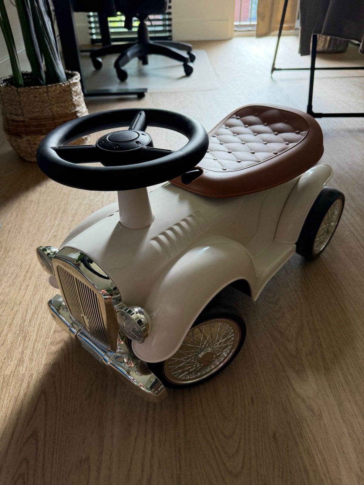 Vintage loopauto wit met bruin zadel, Ophalen of Verzenden, Zo goed als nieuw, Loopvoertuig