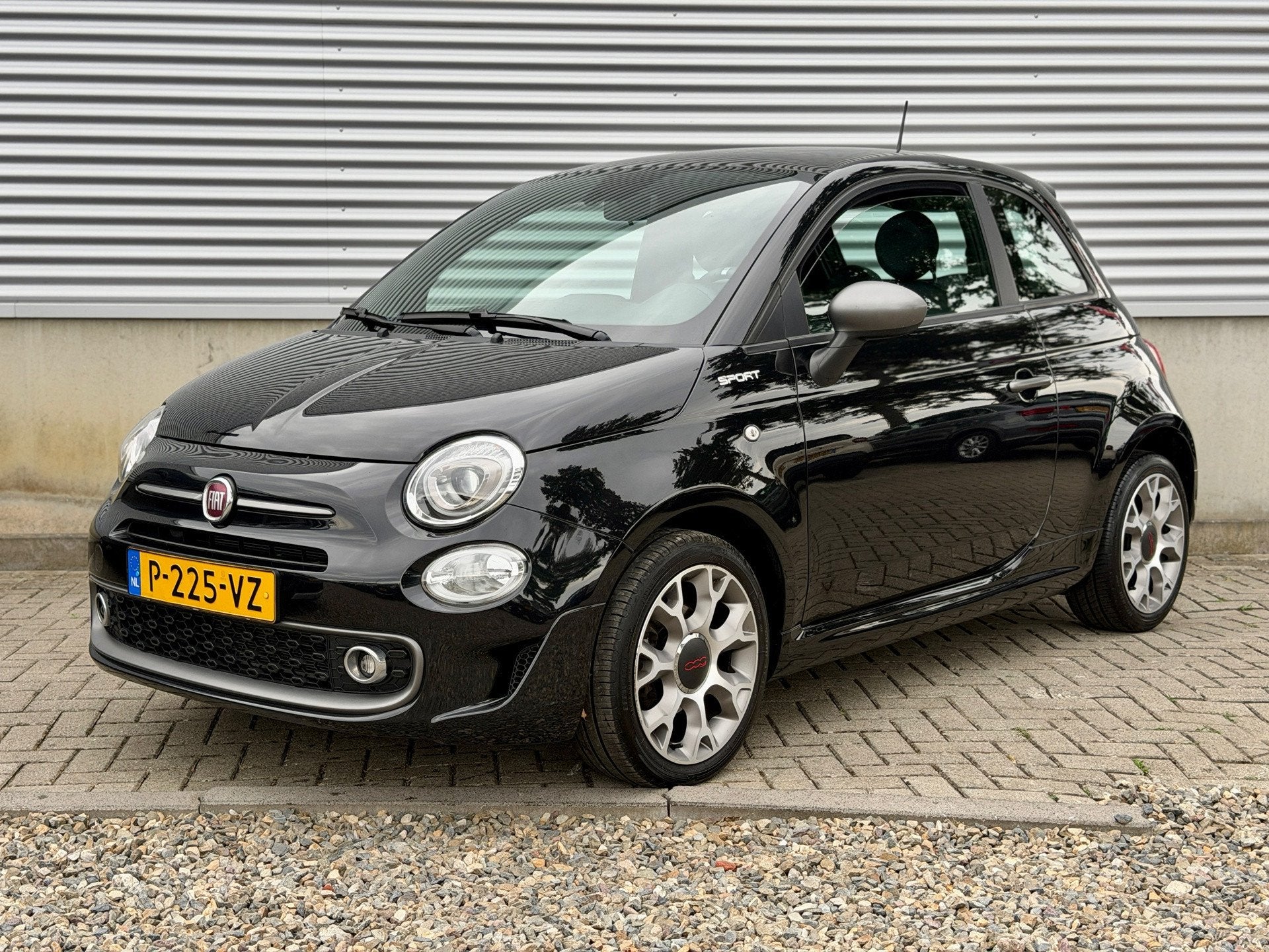 Fiat 500 1.0 Hybrid Sport [ panodak,leer,ecc,navi,apple cp,l, Auto's, Fiat, Dealer onderhouden, 4 stoelen, Zwart, Origineel Nederlands