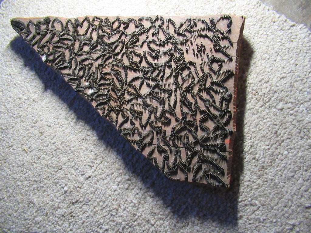 BATIKSTEMPEL antiek koper op hout driehoek 43 x 26 cm € 45, Antiek en Kunst, Ophalen of Verzenden