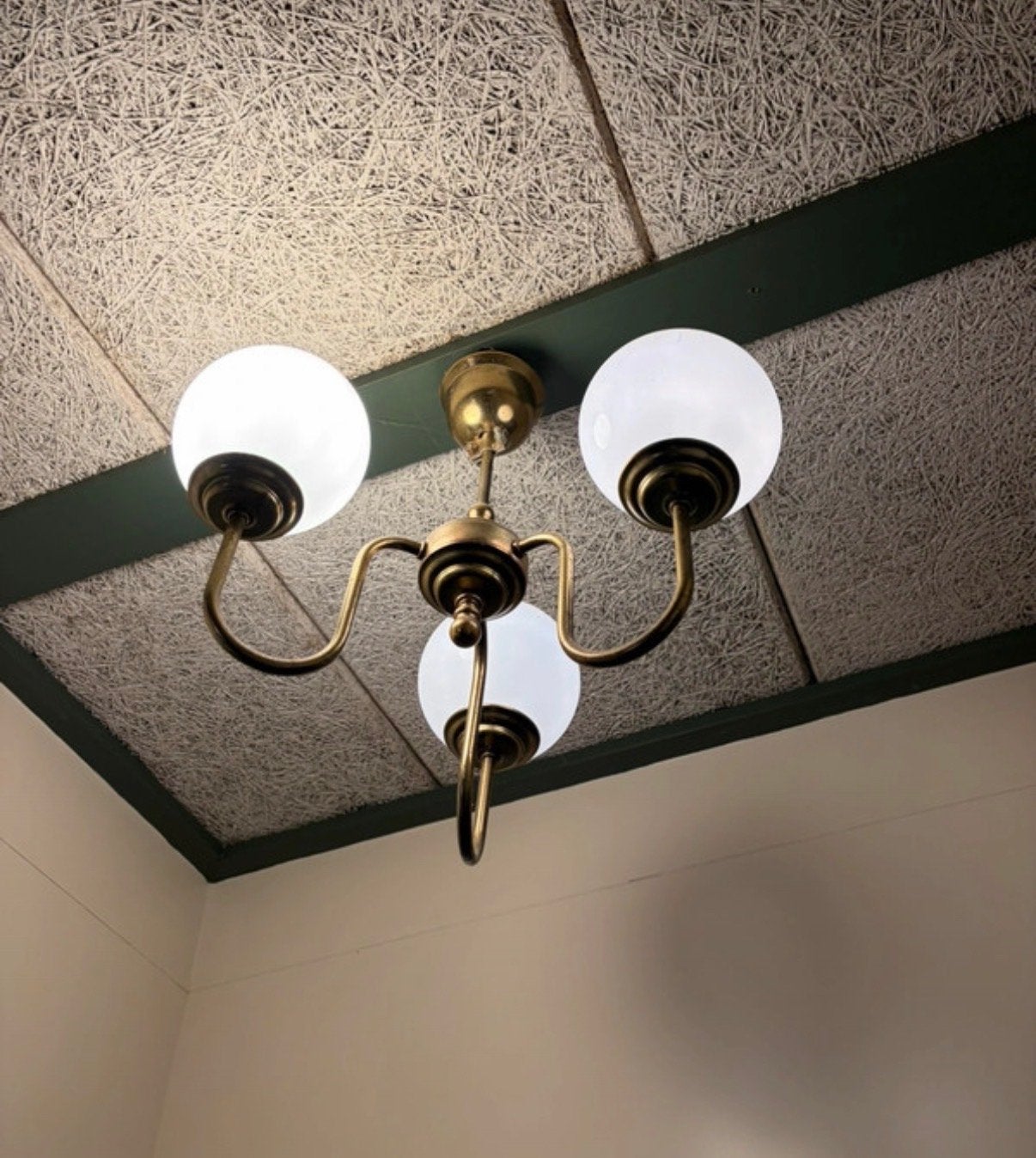Art Deco Stijl Bol Lamp - Messing met Melkglas Bollen, Ophalen of Verzenden, Gebruikt, Glas, E27 (groot)