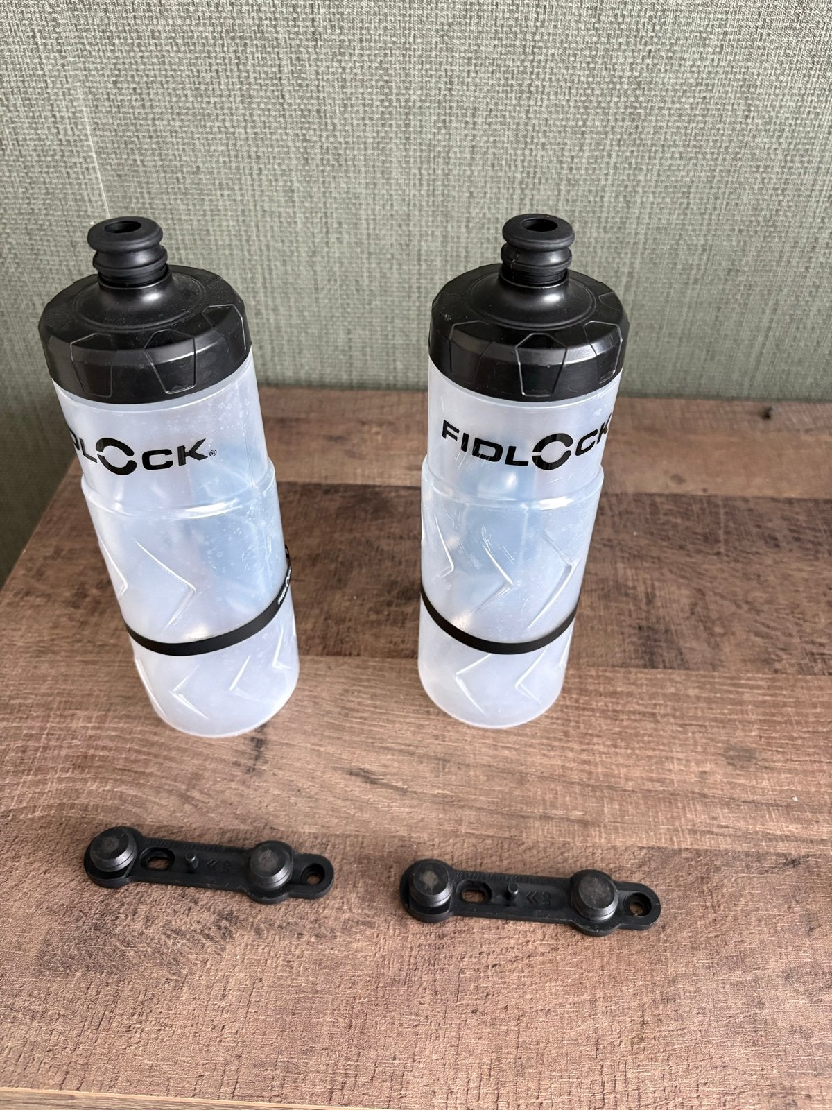 Fidlock Twist bidons met magnetische houders (2 stuks), Ophalen of Verzenden, Gebruikt