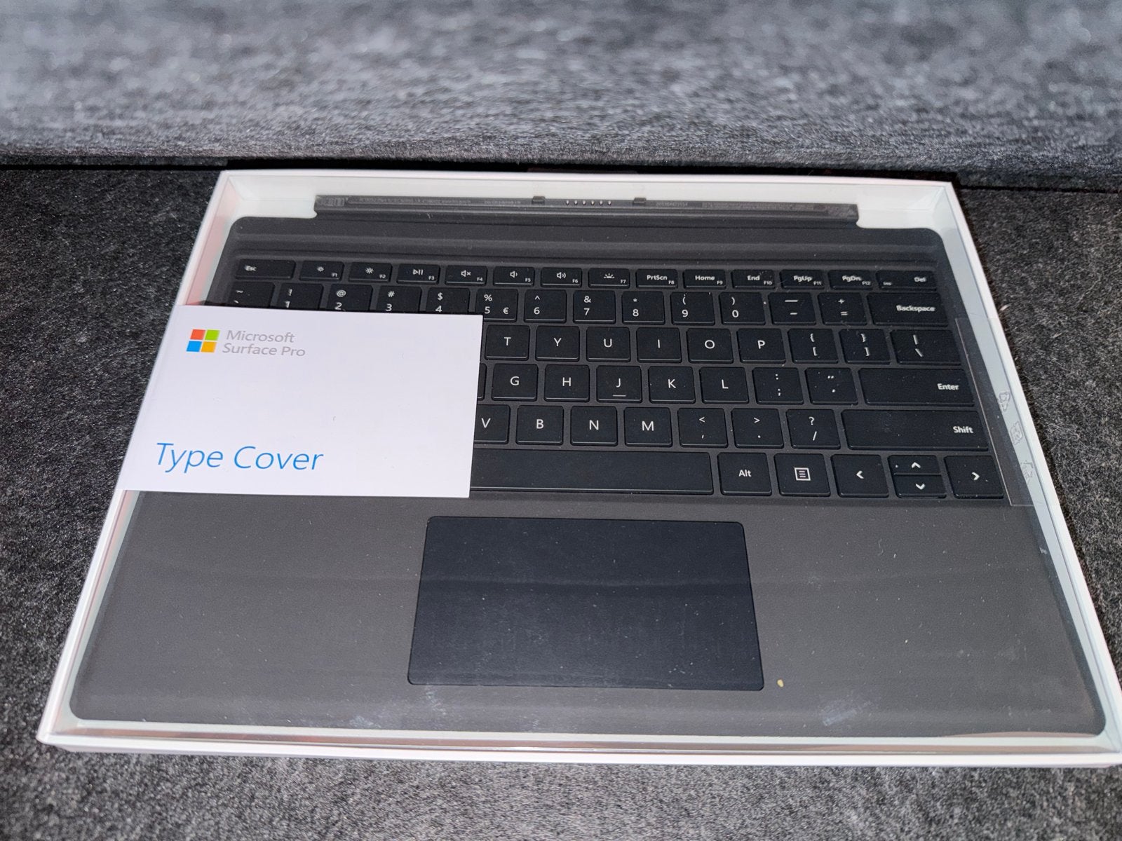 Nieuw! Microsoft Surface Pro Type Cover Model 1725 – Zwart, Ophalen of Verzenden, Qwerty, Nieuw, Draadloos